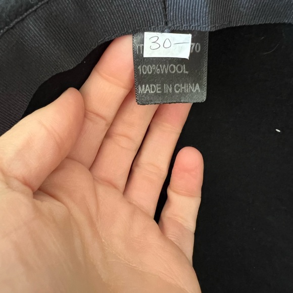 100% wool floppy hat never worn bought from local boutique. - Picture 3 of 3